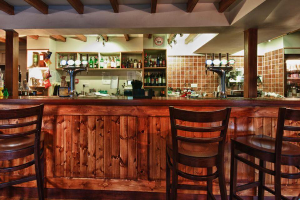 The Village Inn ノーサラートン エクステリア 写真
